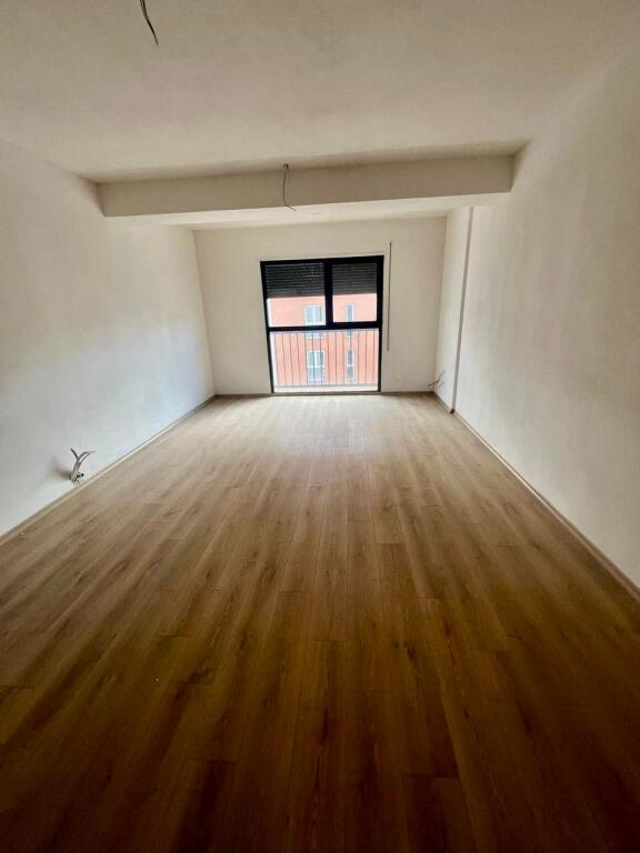 📣 QERA Ambient Zyre 👉 Apartament 2+1+2+🅿️ 📍 Prane Bulevardit Te Ri 🛣️ Rruga "Filip Jano" ✨