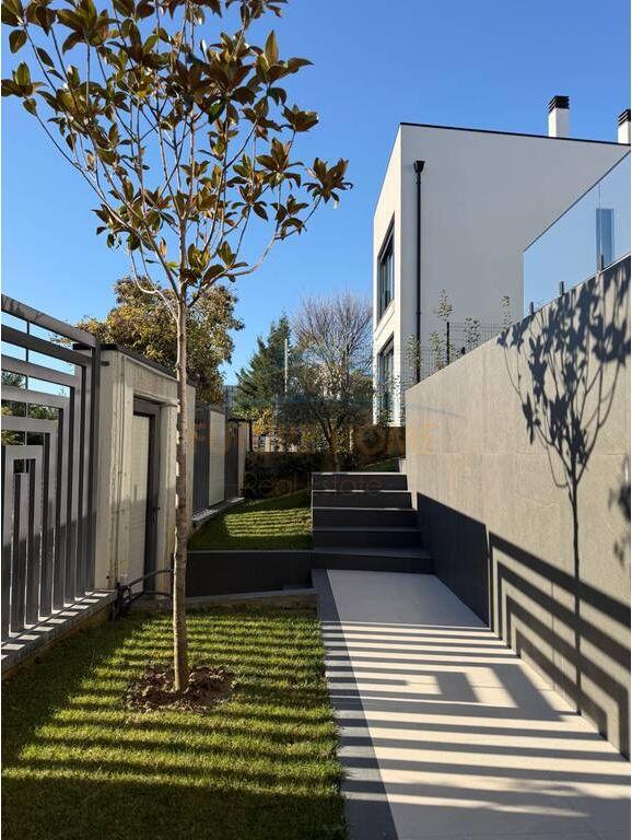 JEPET ME QERA VILE PRANE TEG