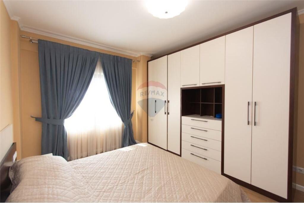 Apartament per qera 3+1+2 te Ring Center