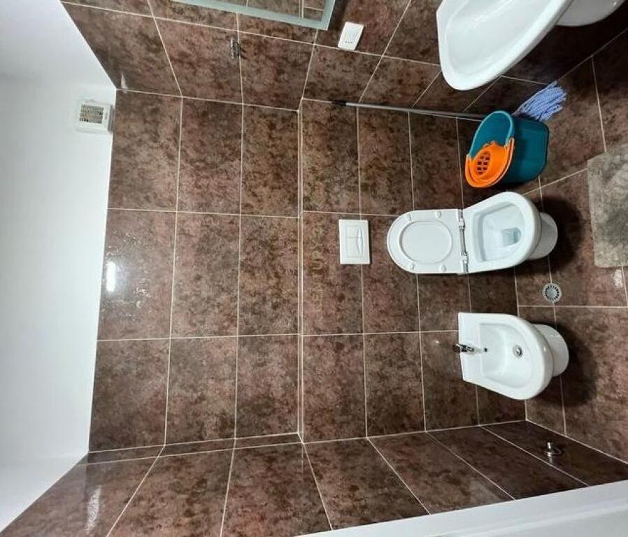 ofrojme apartament per qira ne laprake
