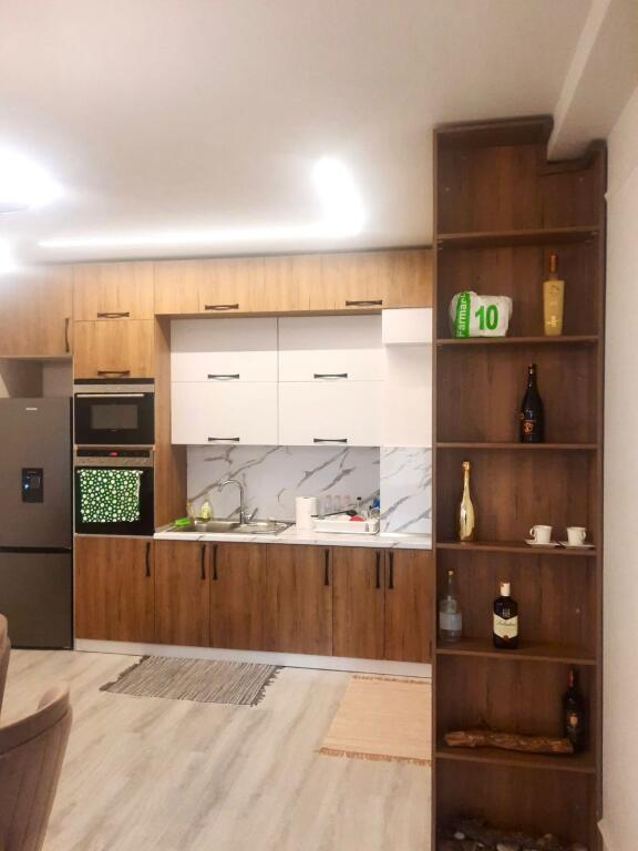 🏡 SUPER APARTAMENT ME QIRA – FARMACIA 10, KOMPLEKSI ARLIS