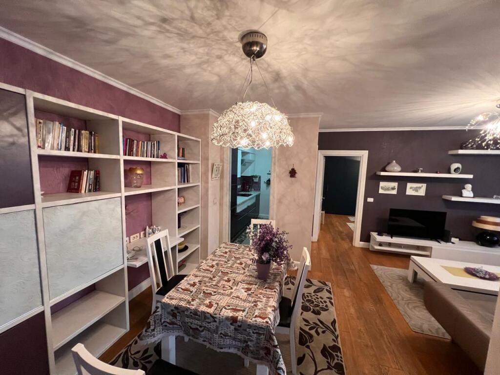 Affittasi appartamento 2+1 al Mozaiku di Tirana