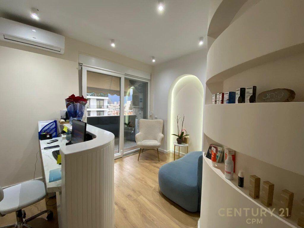 IN THE MUNICIPALITY OF PARIS WE RENT SPACE FOR CLINIC 1,100 € /Month