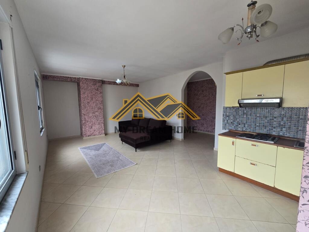 APARTAMENT 2+1+2 PRANE QENDRES PER SHITJE !