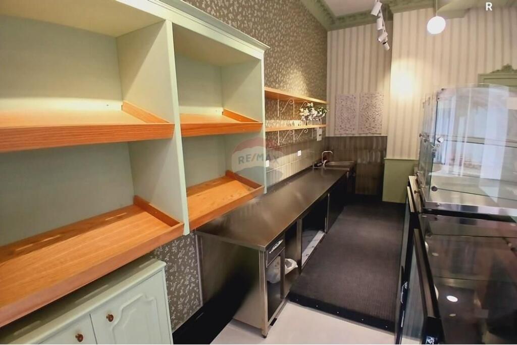 BAKERY-COFFEE SPACE FOR SALE AT ASL COMPLEX