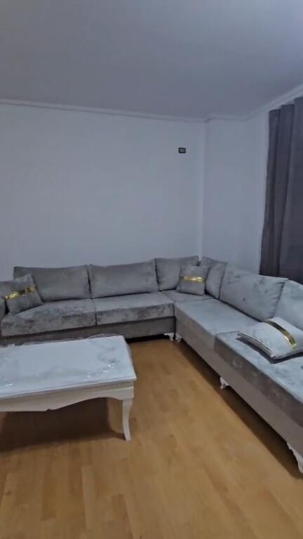 Jepet me qira 2+1+2 Yzberisht