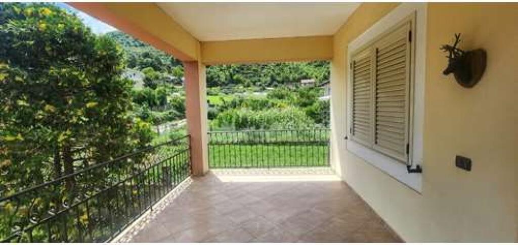 Villa for sale, Peze Helmas