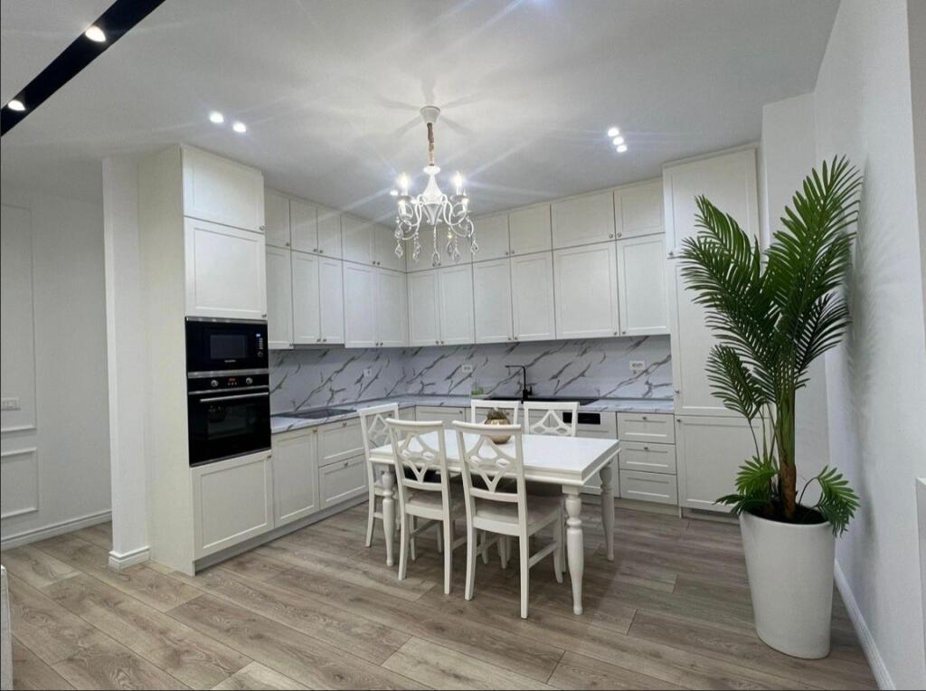 Apartment 2+1+2 with parking for rent near Air Albania stadium