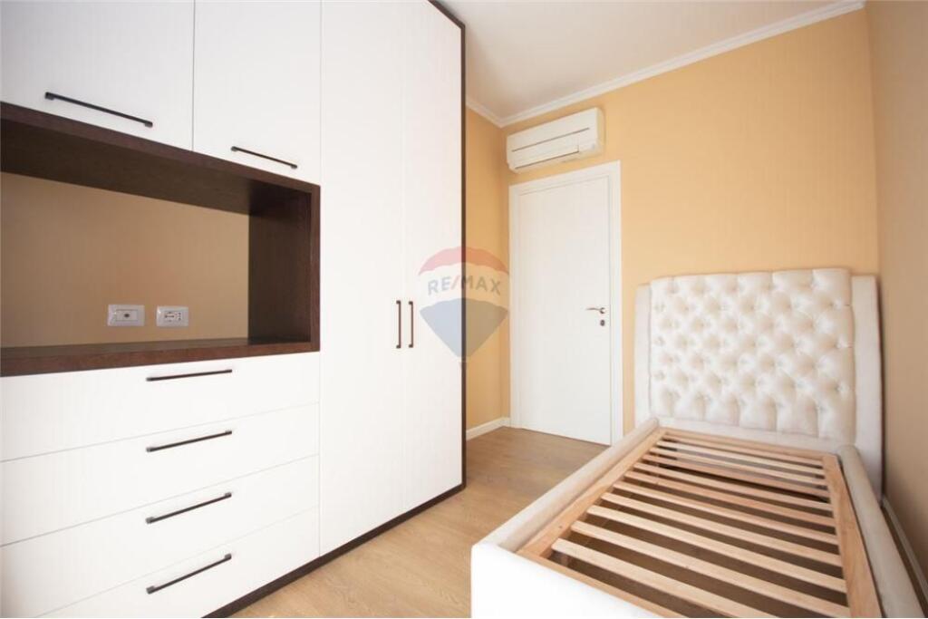 Apartament per qera 3+1+2 te Ring Center