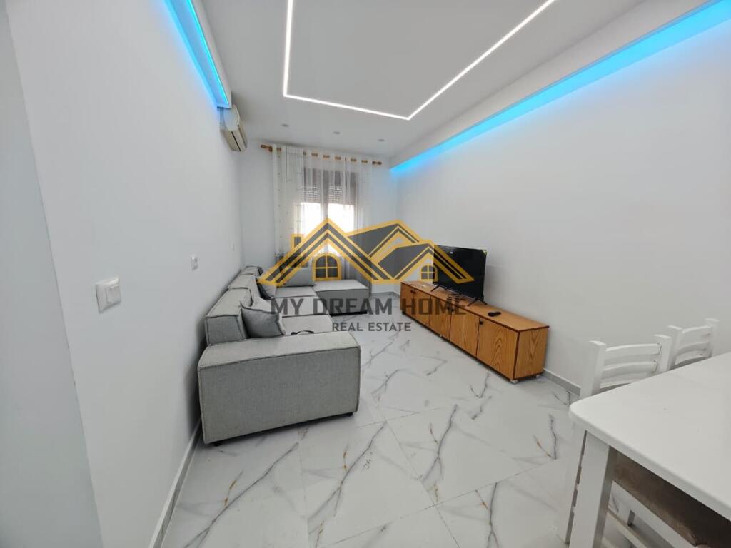 APARTAMENT 1+1 NE QENDER DURRES, PER SHITJE!