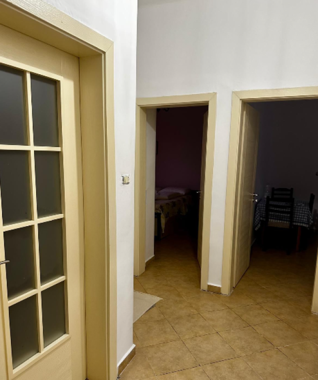 🏡 Shitet Apartament 1+1 – Rruga e Durrësit 📍