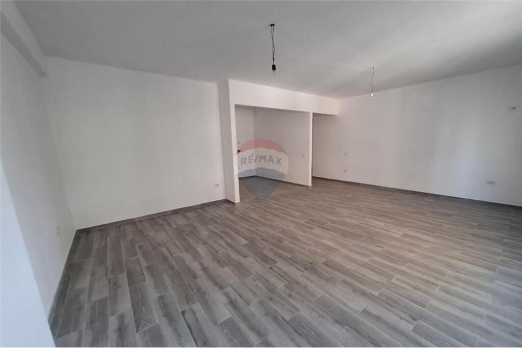 🏡 Apartament 2+1 për Shitje – Rruga Gjergj Kastrioti, Vlorë