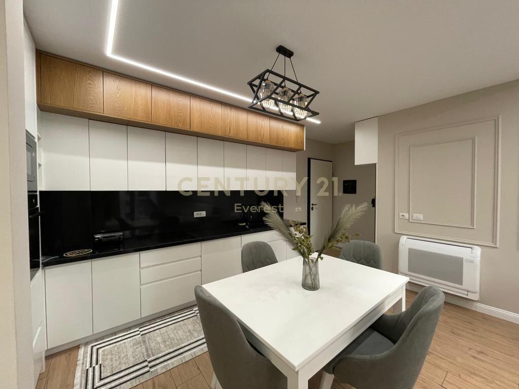 LIQENI I THATE, JAPIM ME QIRA APARTAMENT 2+1+2 + DY POSTE PARKIMI 1,400 € /Muaj Sip. Totale  100m2