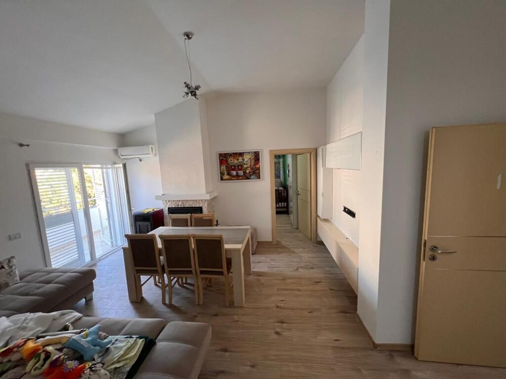 Shitet Apartament 2+1 në Fresk