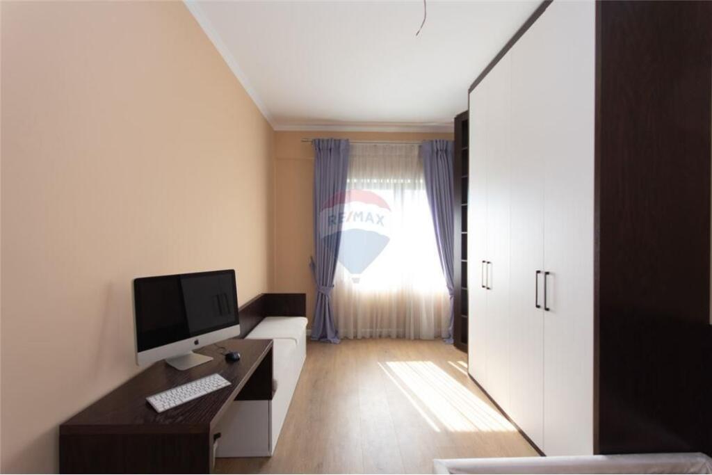 Apartament per qera 3+1+2 te Ring Center