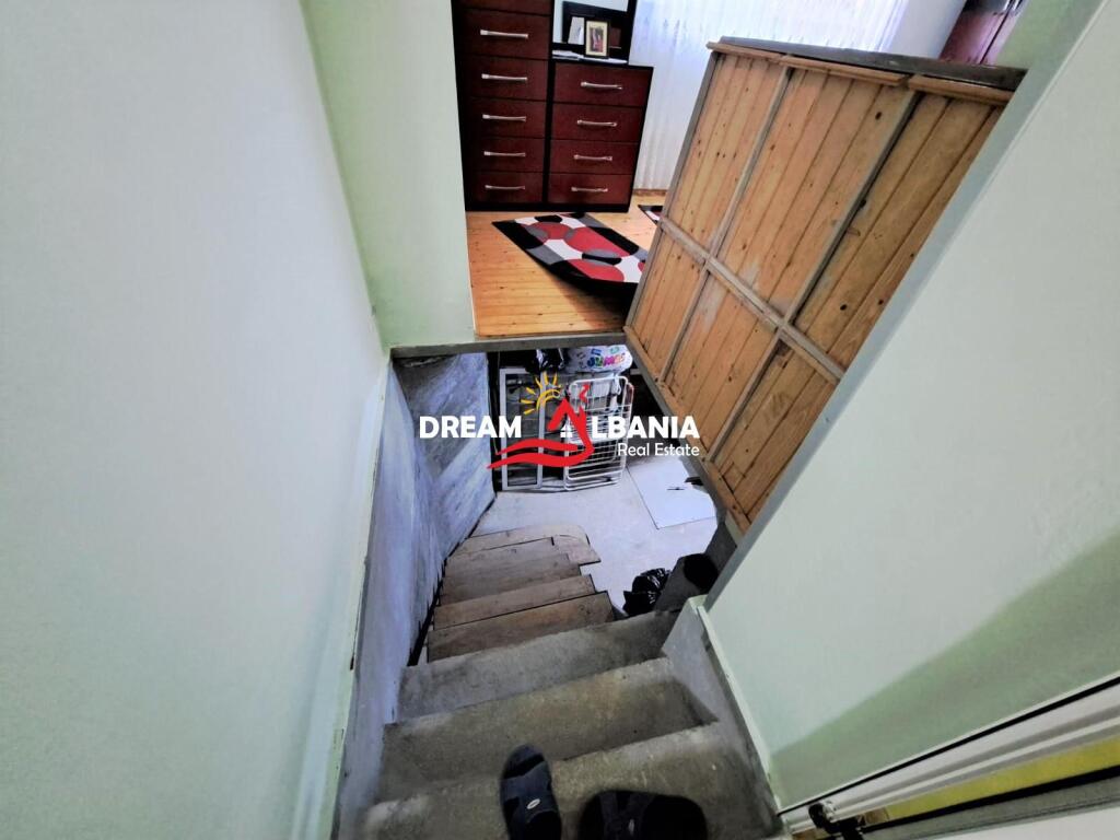 Duplex apartment 3+1 with veranda and 1 basement room for sale on Jordan Misja street near the Serious Crimes Court in Tirana (ID 4139139)
