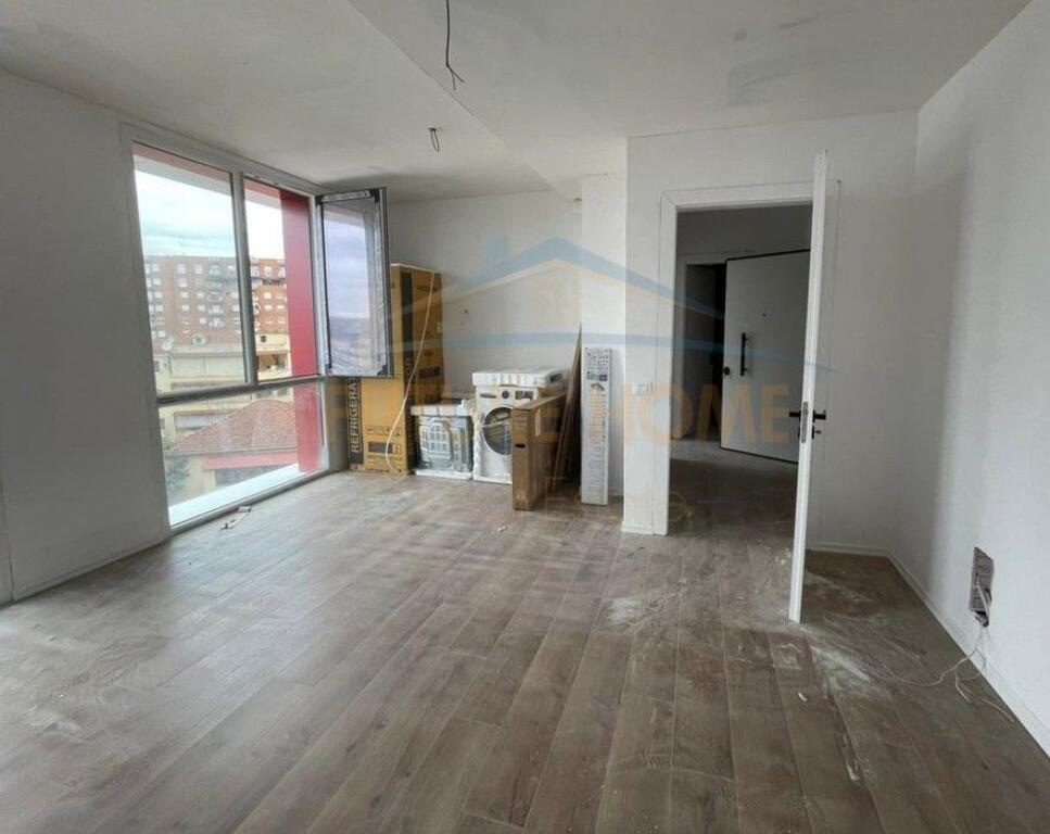 Shitet Apartament 1+1 – pranë Farmacisë 10