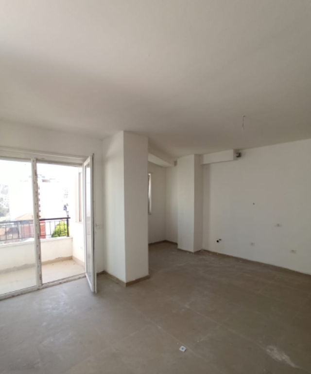 🏢 Zyrë me qira – Donika Center, afër qendrës