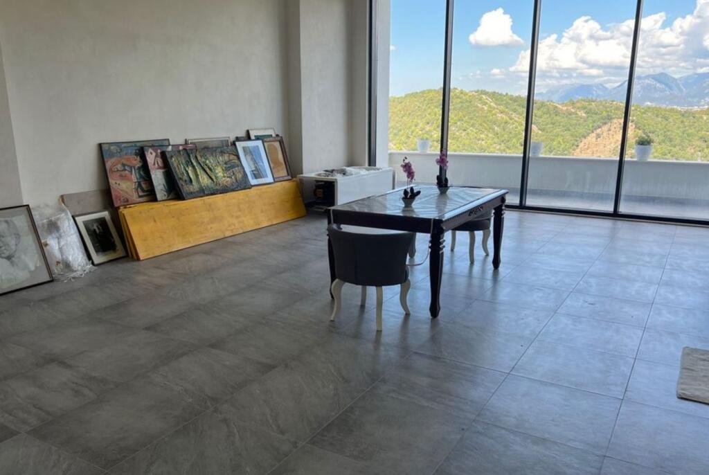 Vilë për Qira në Petrelë — Qetësi, Oborr &amp; Akses i Lehtë në Përditshmëri