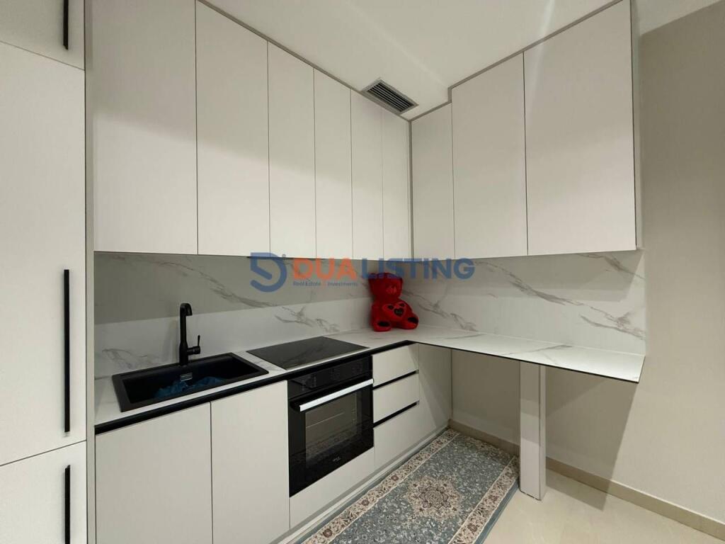 Prane rruges 5 Maji japim me qira apartament modern 2+1!