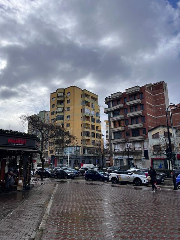 Shitet, Apartament 2+1, 21 Dhjetori, Tiranë