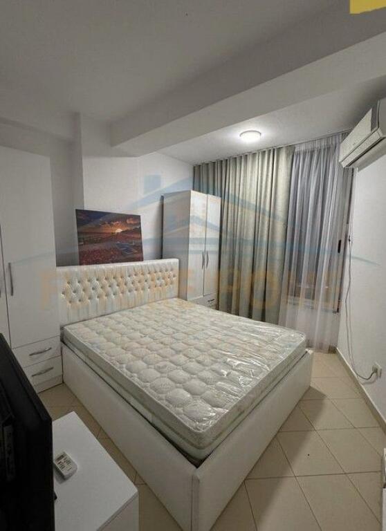 Shitet, Garsoniere e konvertuar ne 1+1,Unaza e Re, Tiranë.