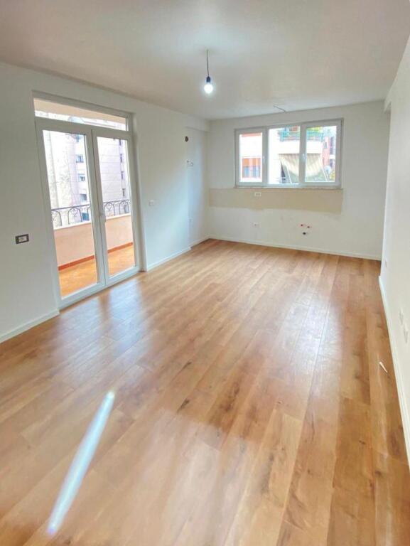 Apartament 1+1 per shitje prane Rruges se Kosovareve