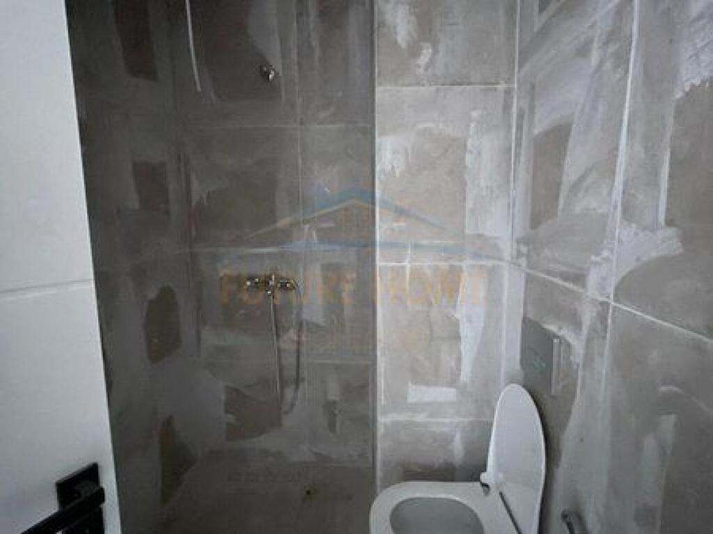 Shitet Apartament 1+1 Farmacia 10