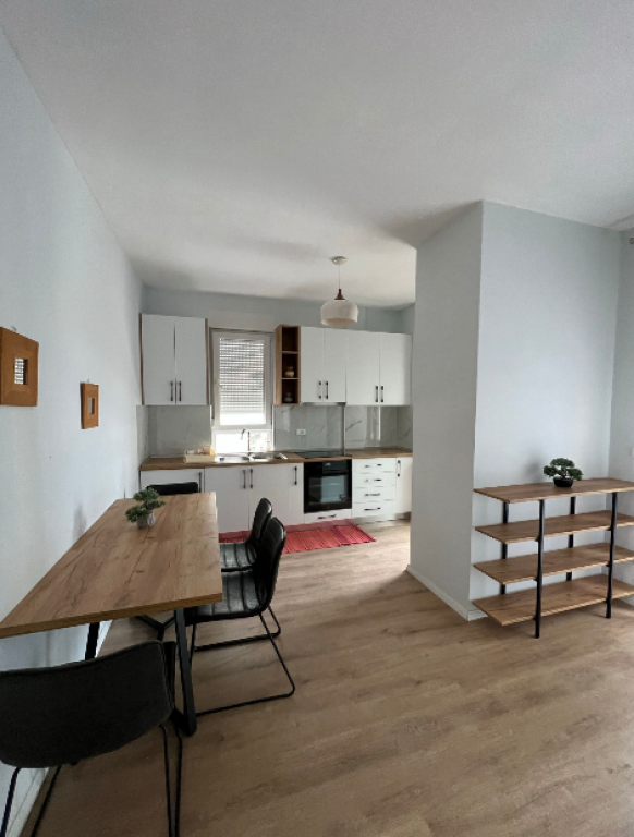 🏠 Jepet me qira apartament modern 2+1+2  📍 Rr. Dritan Hoxha – Zona Aura