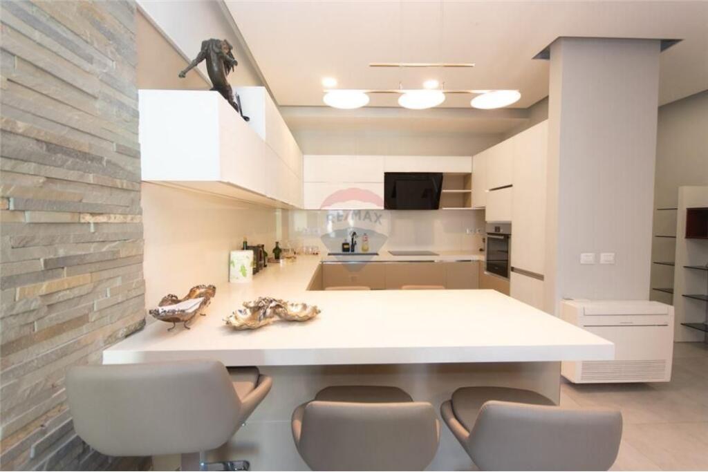 Apartament per qera 3+1+2 te Ring Center