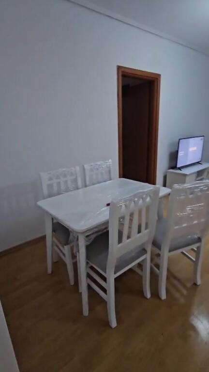 Jepet me qira 2+1+2 Yzberisht