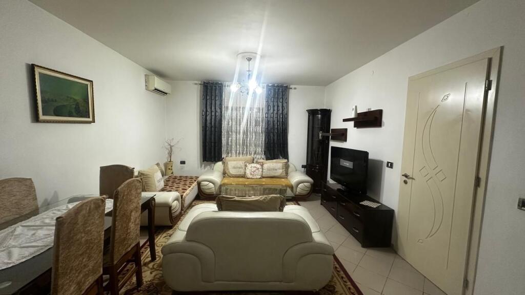 🏠Liqeni i Thate,Rruga e Ullishtes jepet me qera kati i I-re i nje vile,2+1,i mobiluar 45,000Leke    