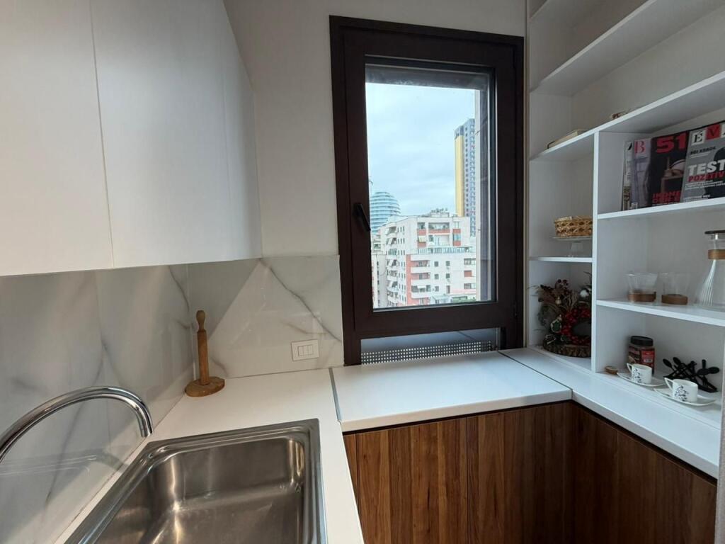 Apartament 1+1 per qira tek Rruga e Brrikadave.