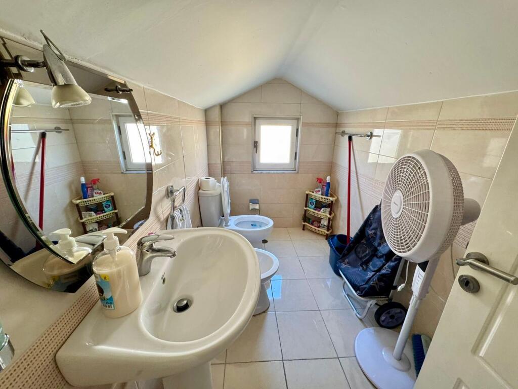 📣 VENDESI DUPLEX 👉 Tipologia 3+1 Con 2 Bagni 📍 Vicino alla Medresah 🛣️ Via "Dibres" 💶 159.000 Euro ✨  