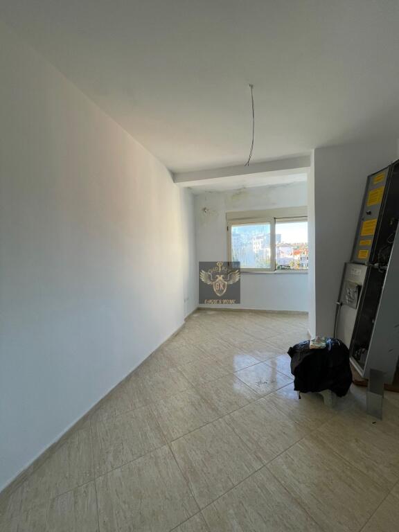 🏡 APARTAMENT ME QERA 2+1+3 BALLKONE VILA E ZOGUT, DURRËS 🏢 I PËRSHTATSHËM PËR BANIM OSE AKTIVITET BIZNESI
