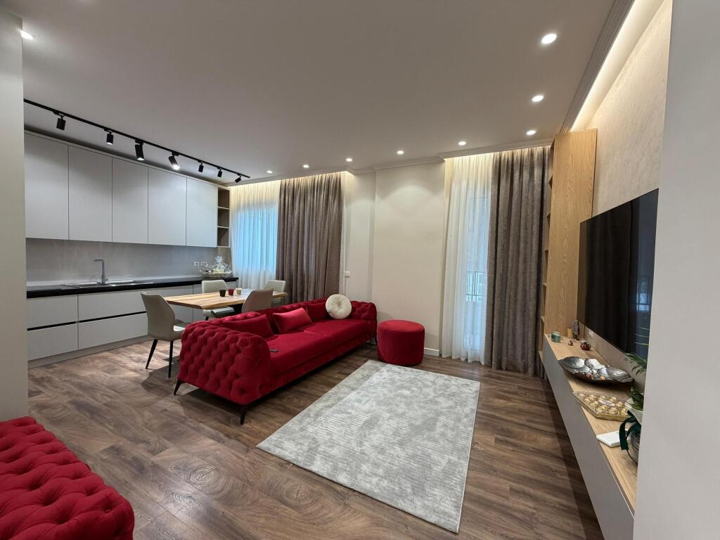 Apartament me qira 1+1 me post parkimi te Pazari i Ri , ndertim i vitit 2024!