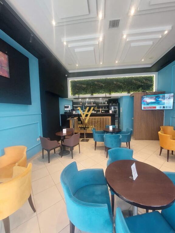 JEPET BAR KAFE 70 M2 ME QERA NE YZBERISHT 50.000 LEKE