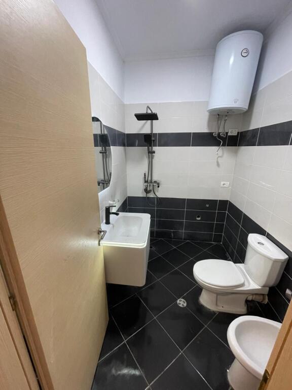 Shitet apartament 2+1 në Astir, pranë Hotel Roland !