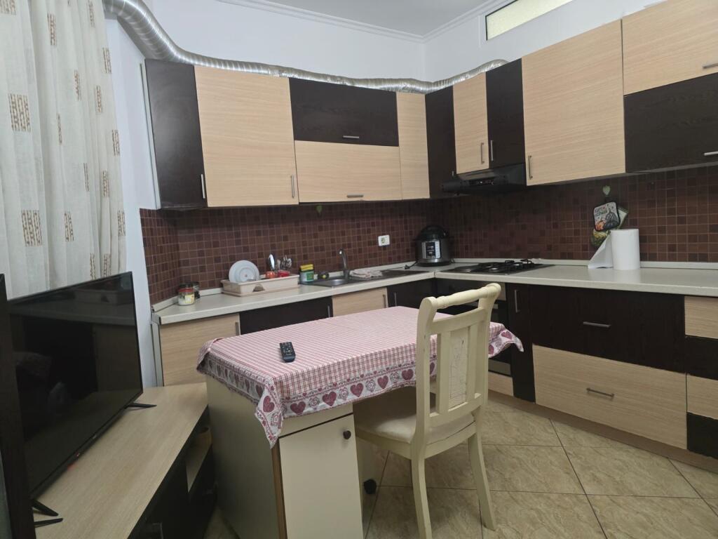 Apartament per shitje te Kodra e Diellit (prane Eleonores)