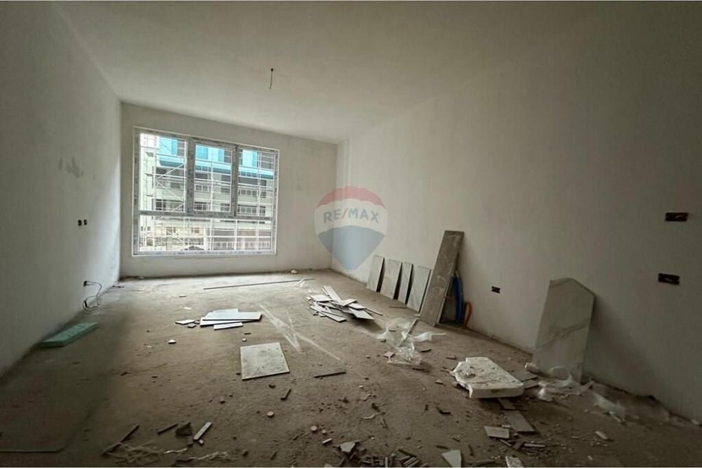 Shitet Apartament 1+1 në Porcelan