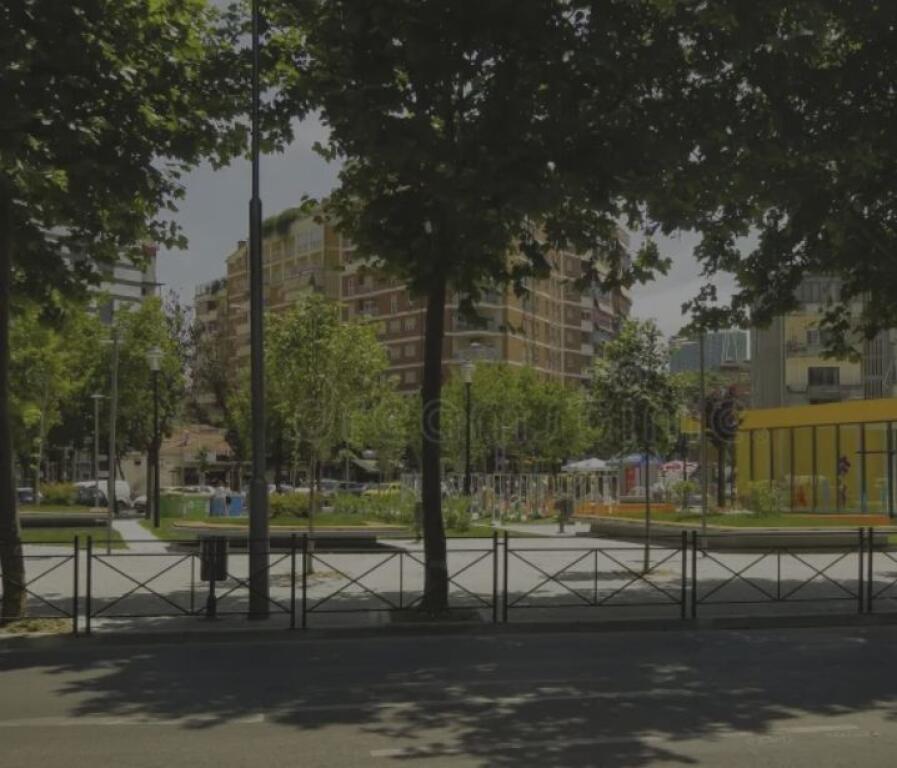 📍 Ambjent Komercial për Shitje – Bulevardi Bajram Curri, afër Shkollës 1 Maji