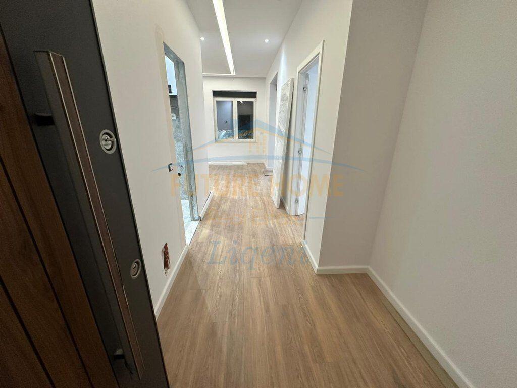 Shitet, Apartament 2+1, Rruga Eduard Mano, Liqeni i Thate, Tiranë.