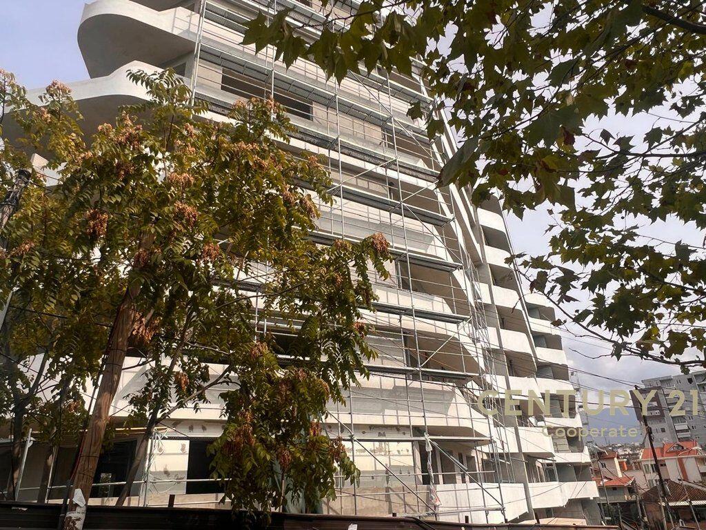 SHESIM APARTAMENT 2+1+2 – RRUGA ELBASANIT PRANE PARKUT TE LIQENIT.