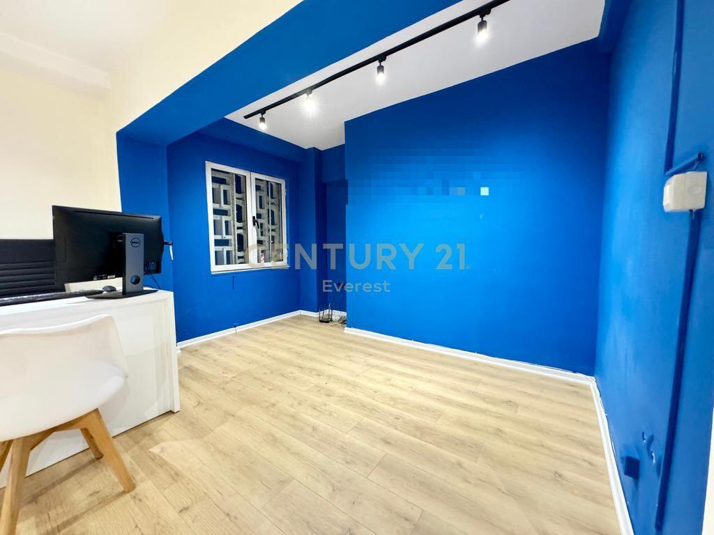 Jepet me qira zyrë pranë Piazza, Sheshi Skënderbej