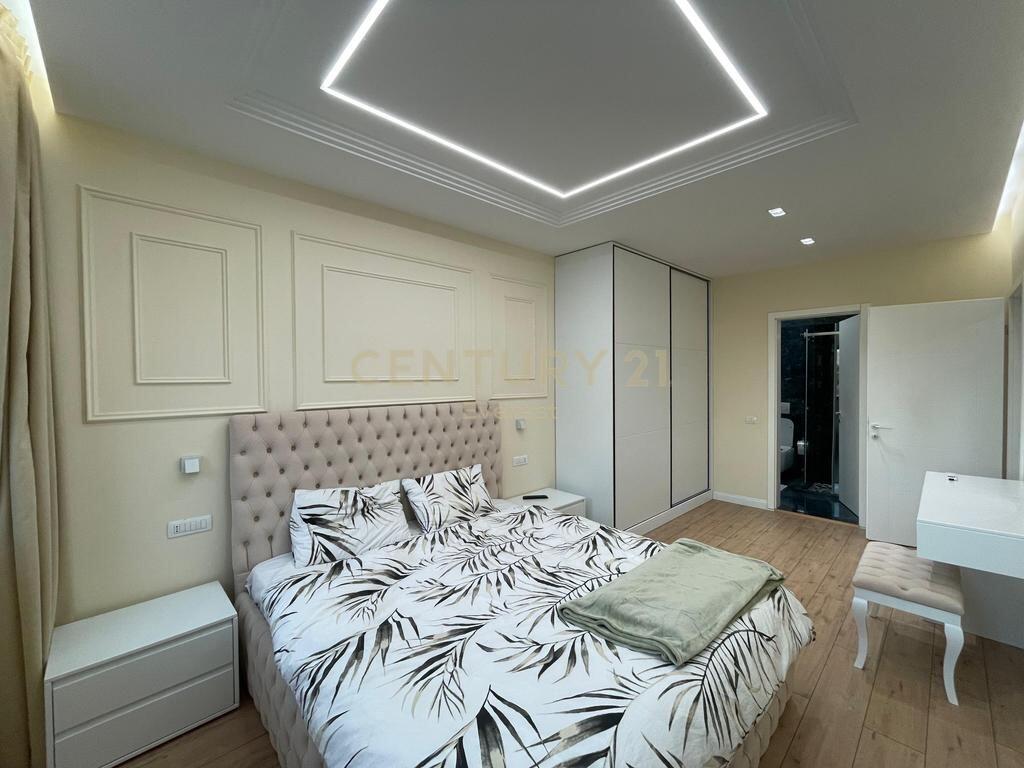 Apartament 2+1+2+2 Poste Parkimi me qira tek Liqeni i Thate