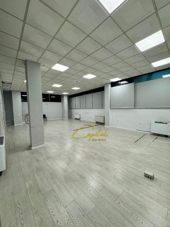 LOCALE COMMERCIALE IN AFFITTO 655 M2 VIA KAVAJES 5.800 EURO
