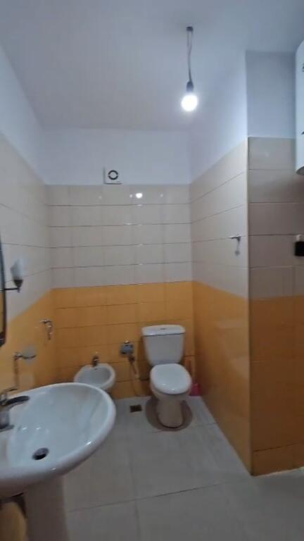 Jepet me qira 2+1+2 Yzberisht