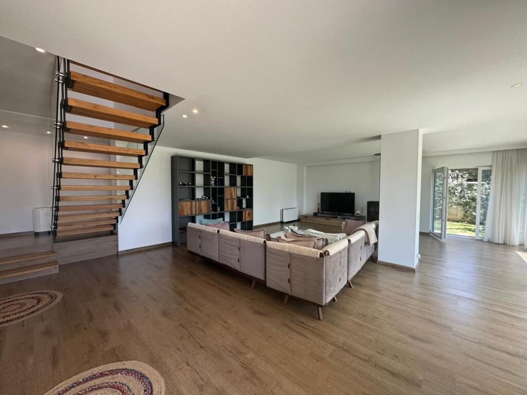 Jepet me Qira Vilë Luksoze në Rezidencë Private – Zona TEG | Long Hill