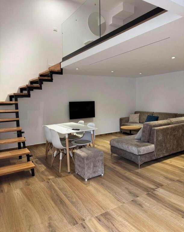 Dubleks me qira prane Kodra e Diellit 2