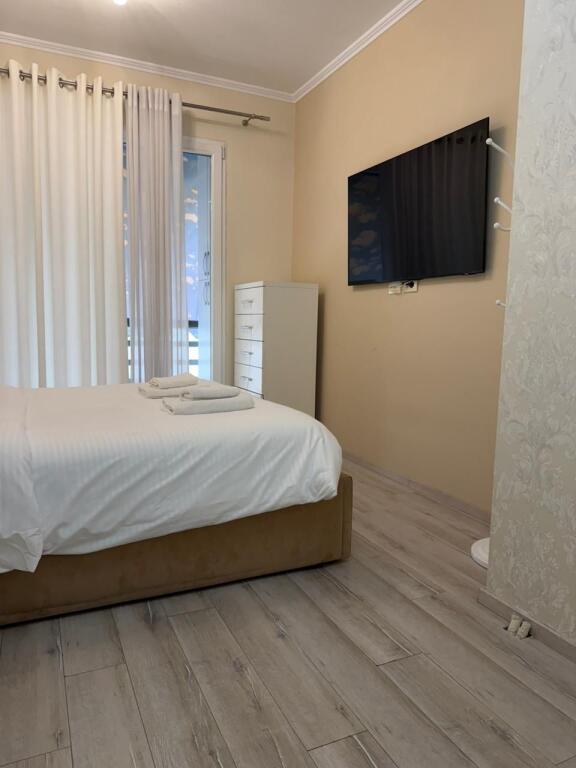 Super ap 2+1 tek komuna parisit ( ngjitur me kika 2 )